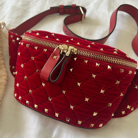 Valentino Garavani Rockstud Spike Red Velvet Belt Bag, Quilted - Picture 5 of 9